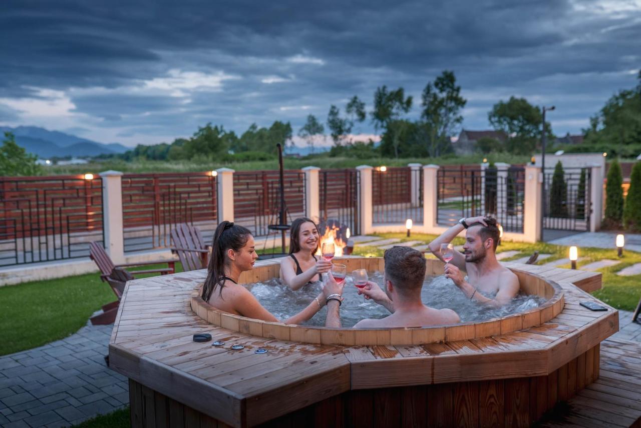 Roots Villa Redwood Braşov Dış mekan fotoğraf